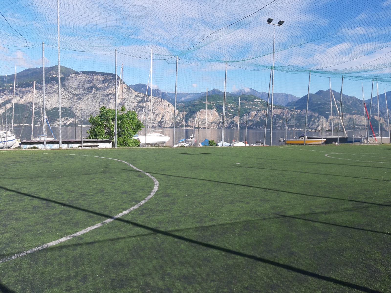 Campo da calcetto Fiorenza di Pazzano (Ripristinato manto erboso finto - agosto 2021) - Author: 	Marcuscalabresus - cutted